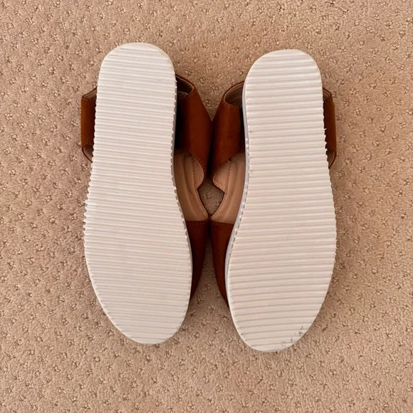 brown sandals with velcro strap! - Picture 3 of 4